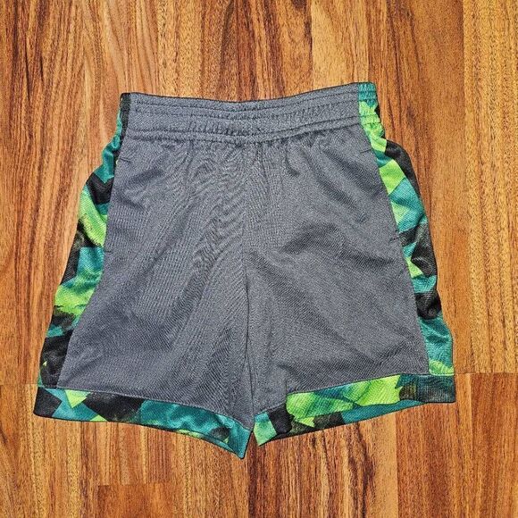 6 for $25 🎃 Grey Green and Black Active Elastic Shorts Toddler Size 3T - Picture 1 of 4